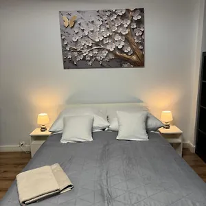 Coser Metro Onz Apartment Warsaw